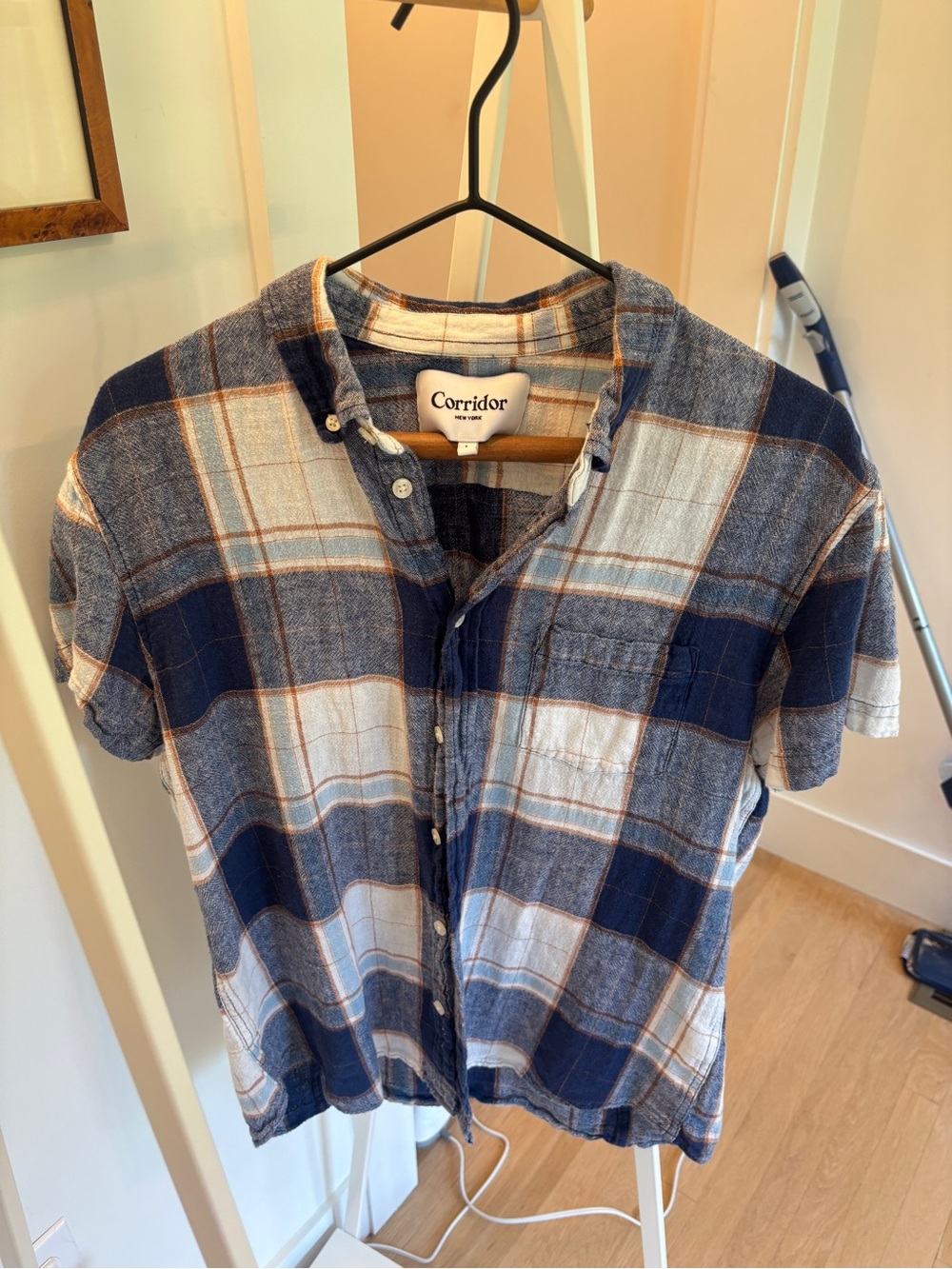 Corridor Men’s Navy & White Linen Plaid Short-Sleeve Button-Down Shirt